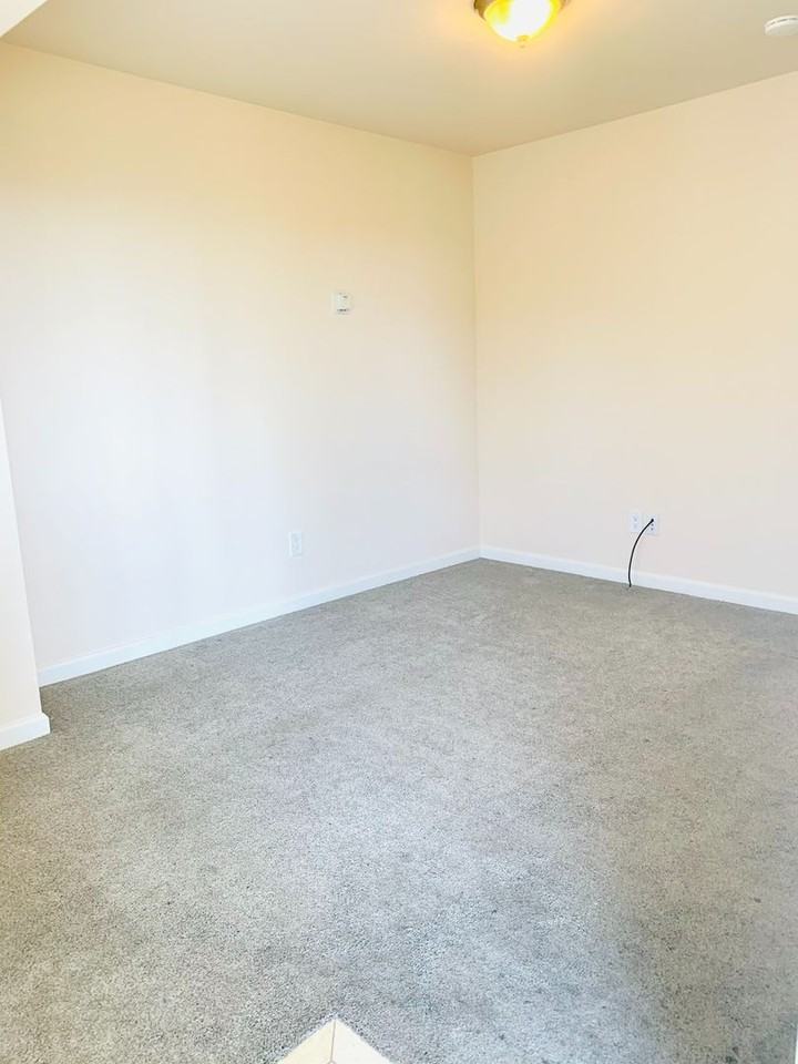 1537 Linwood St - Photo 3 of 20