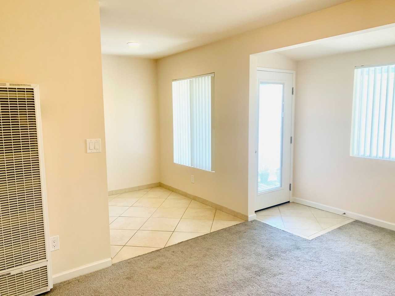 1537 Linwood St - Photo 4 of 20