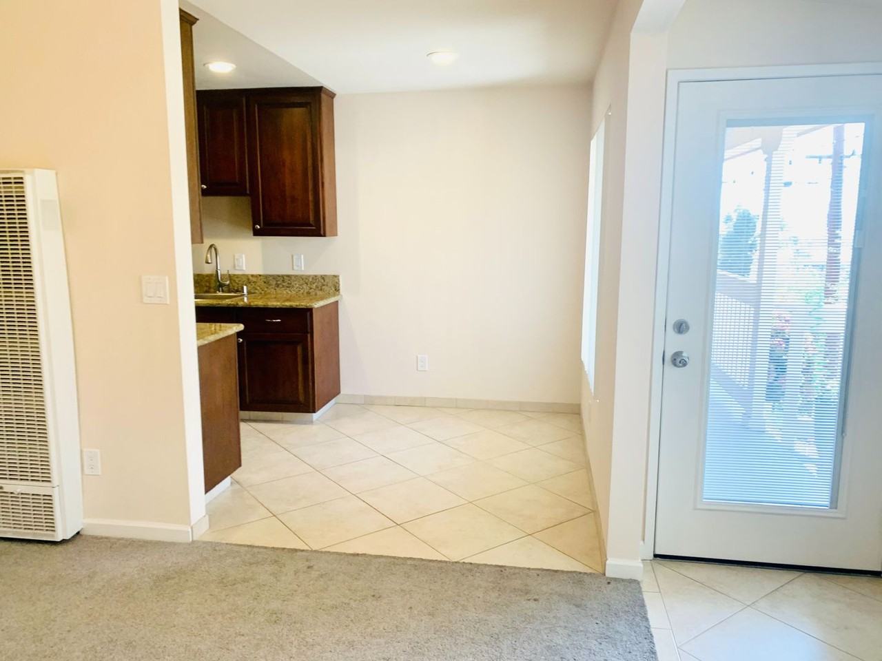 1537 Linwood St - Photo 5 of 20