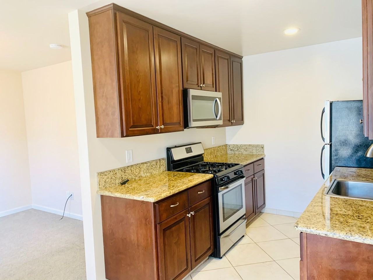 1537 Linwood St - Photo 6 of 20