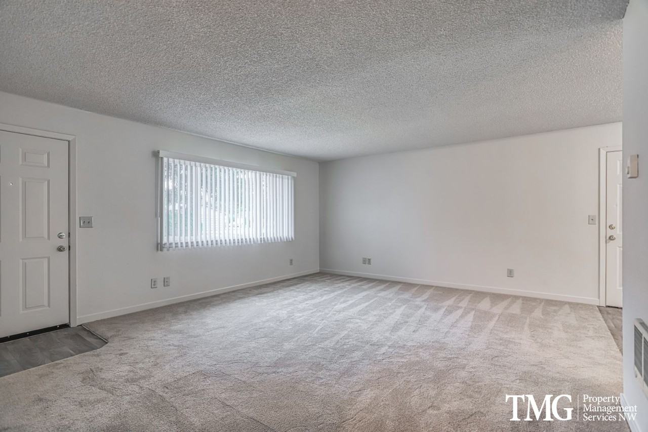 8818 Ne Lewis Dr - Photo 3 of 33