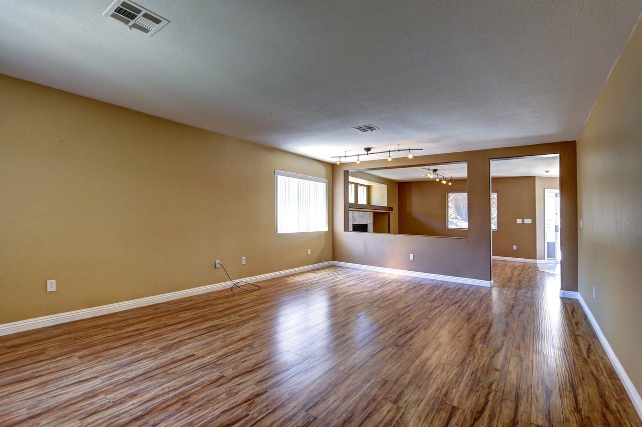 7545 Tumbling St - Photo 4 of 19