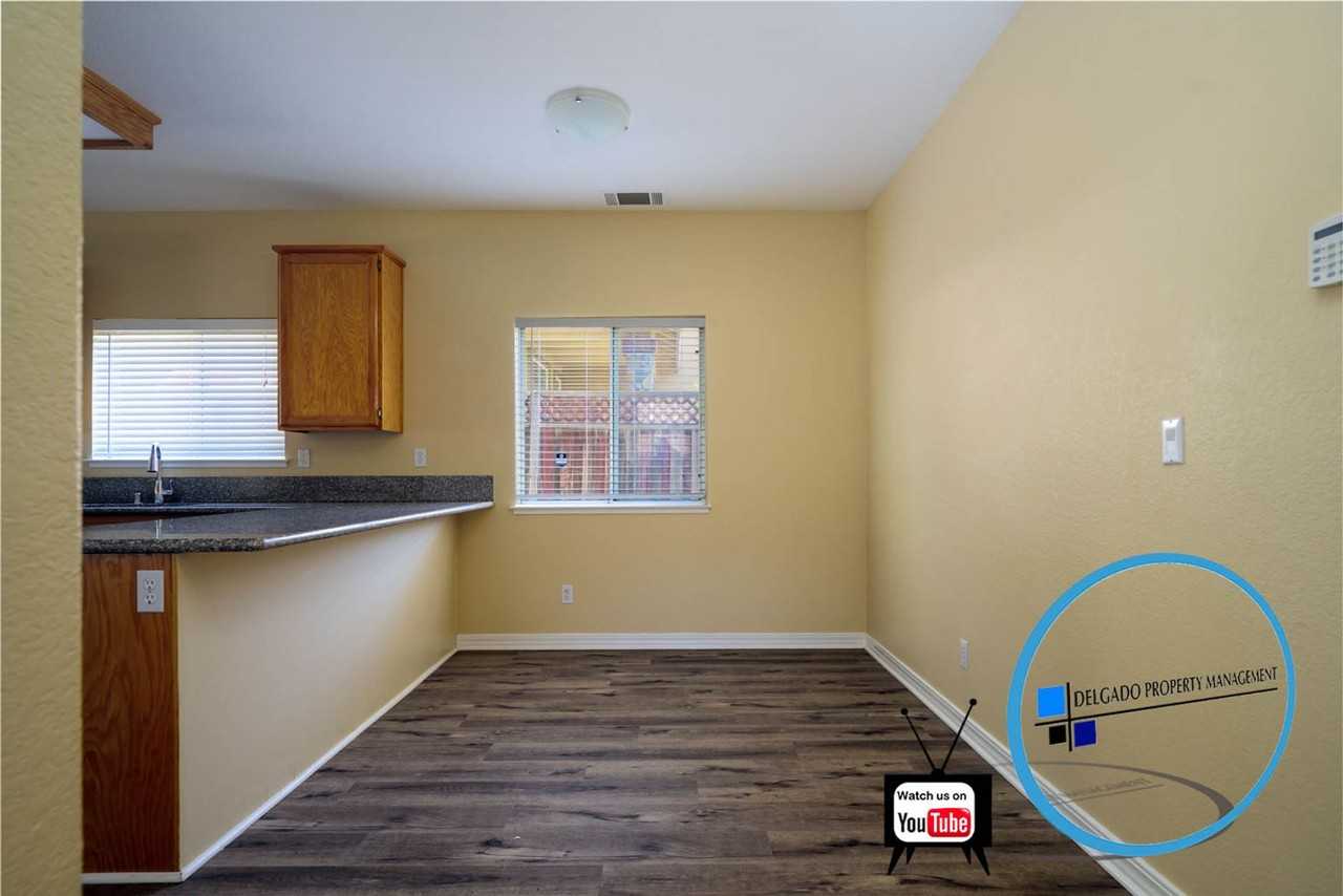 1188 Legend Cir - Photo 3 of 27