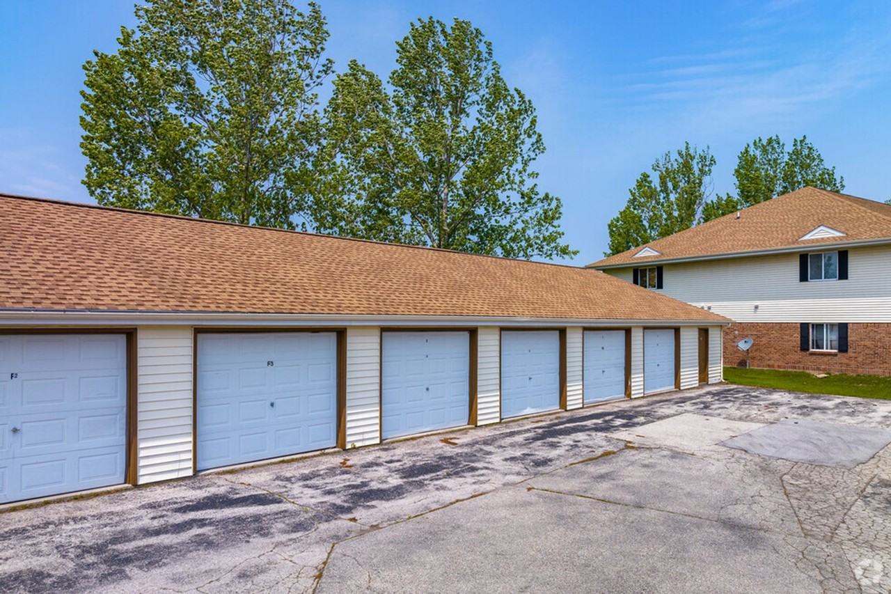 1046 Westport Dr - Photo 4 of 19