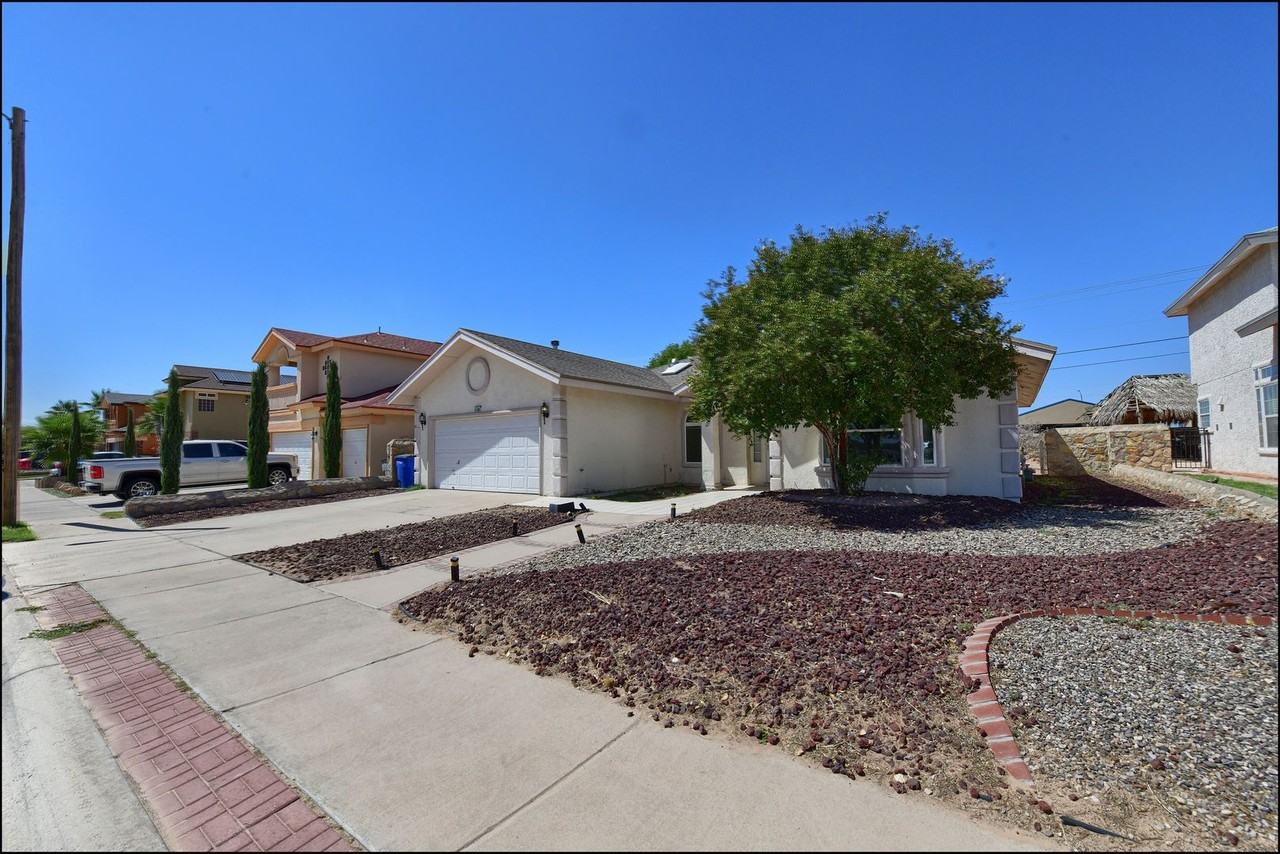 2153 Sun Country Dr - Photo 3 of 43