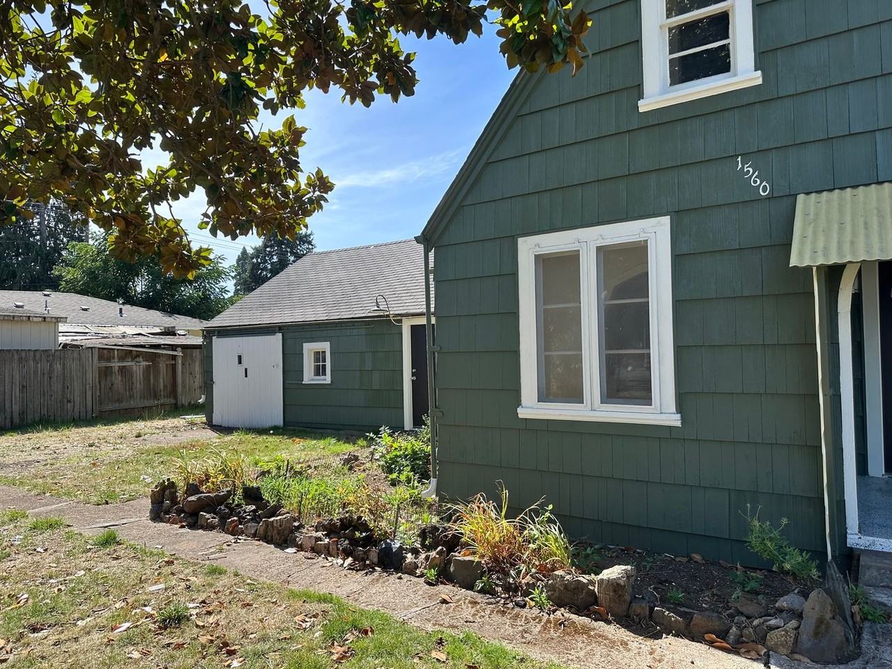 1560 Robert St - Photo 2 of 48