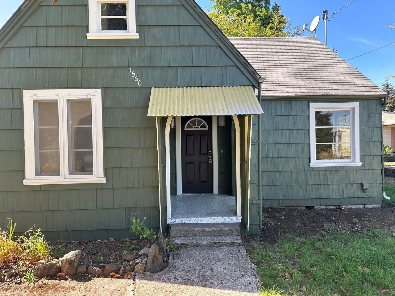 1560 Robert St - Photo 3 of 48