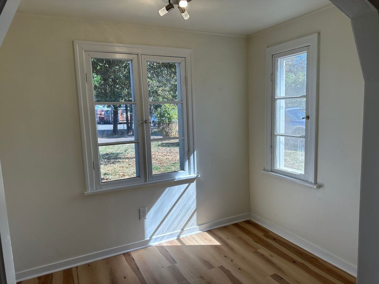 1560 Robert St - Photo 7 of 48