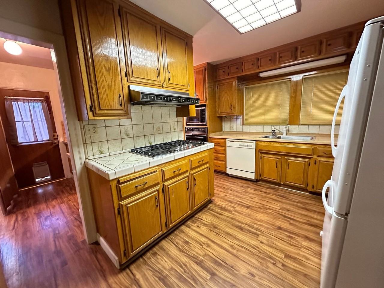 2606 Sunset Ave - Photo 4 of 16