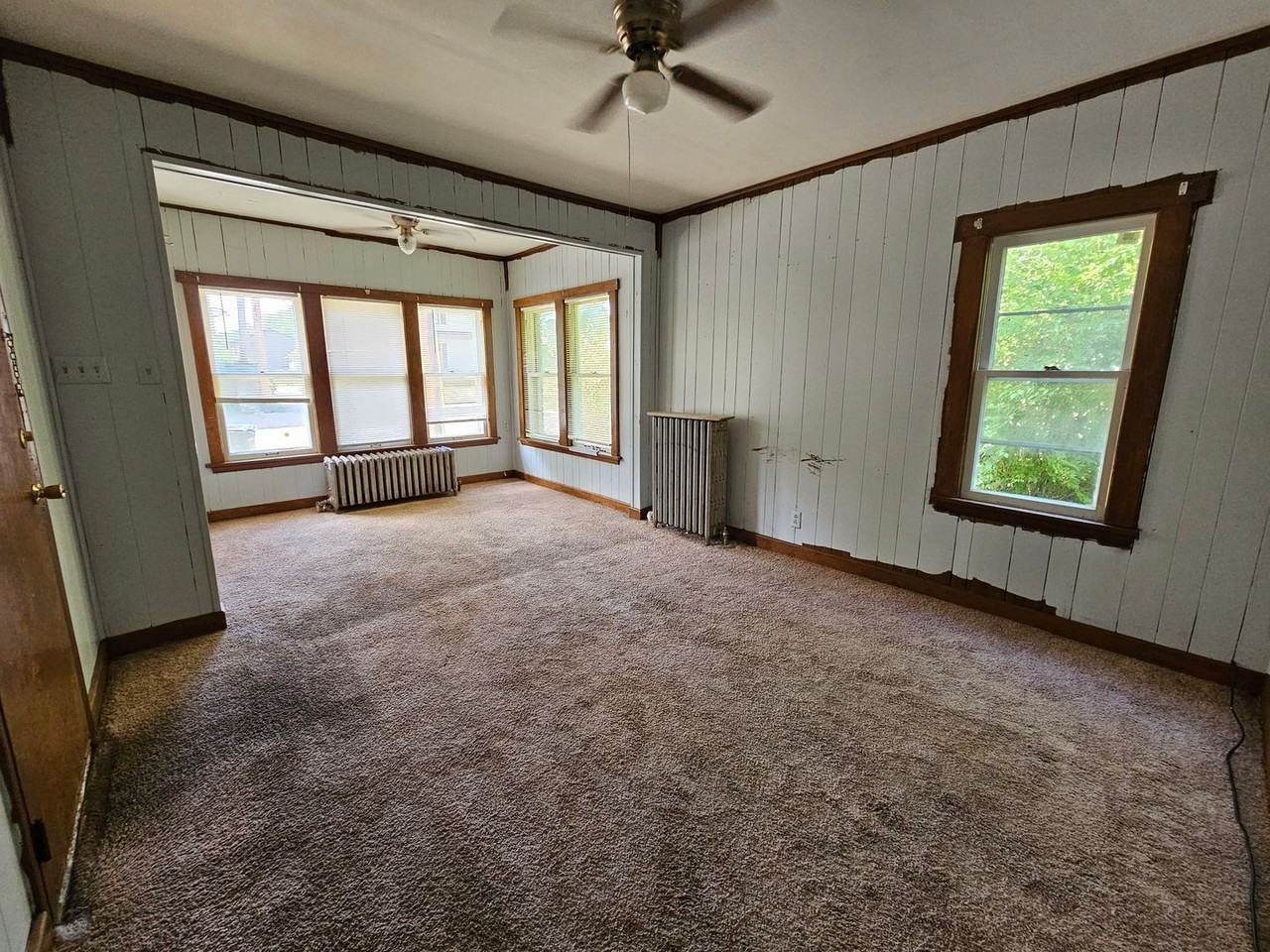 110-112 N Michigan - Photo 2 of 17