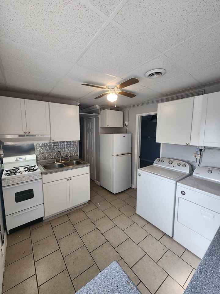 1908 Marion Ave - Photo 3 of 11