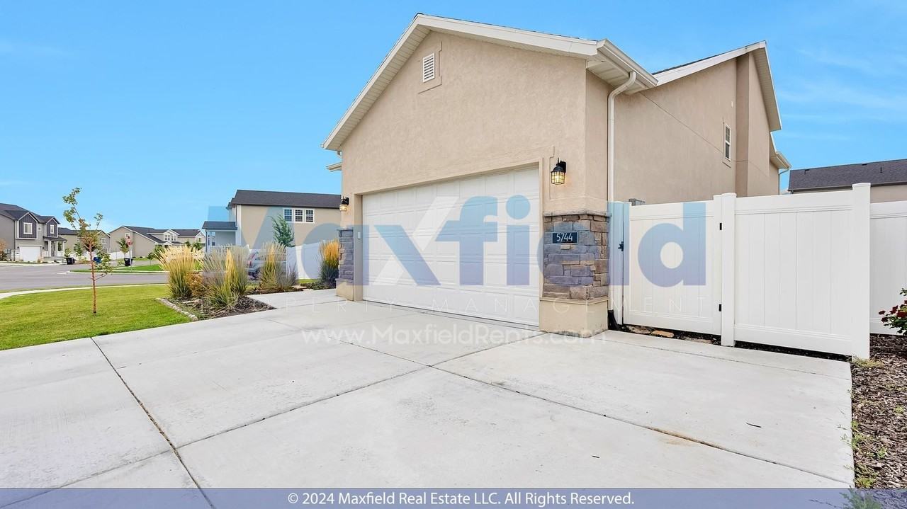 5744 N Sagewood Dr - Photo 2 of 34