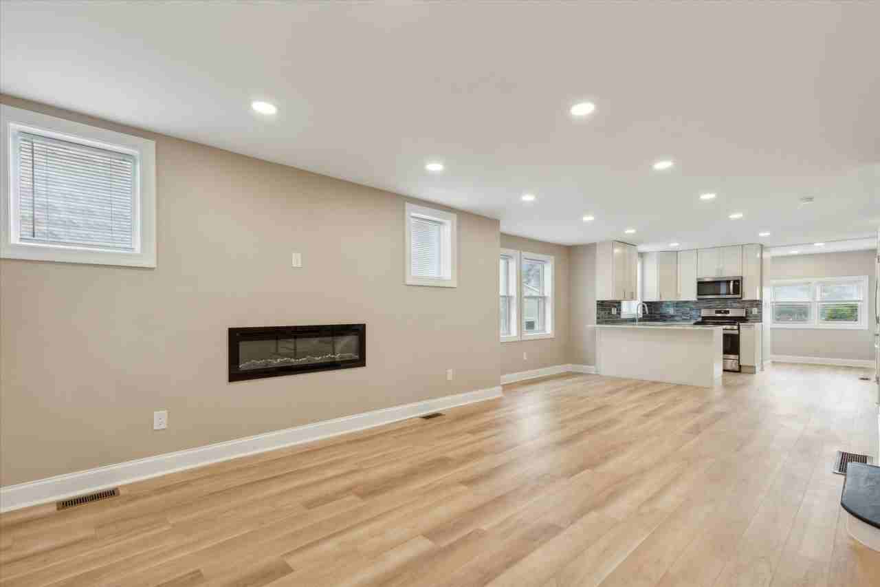 327 E 10th Ave - Photo 2 of 13