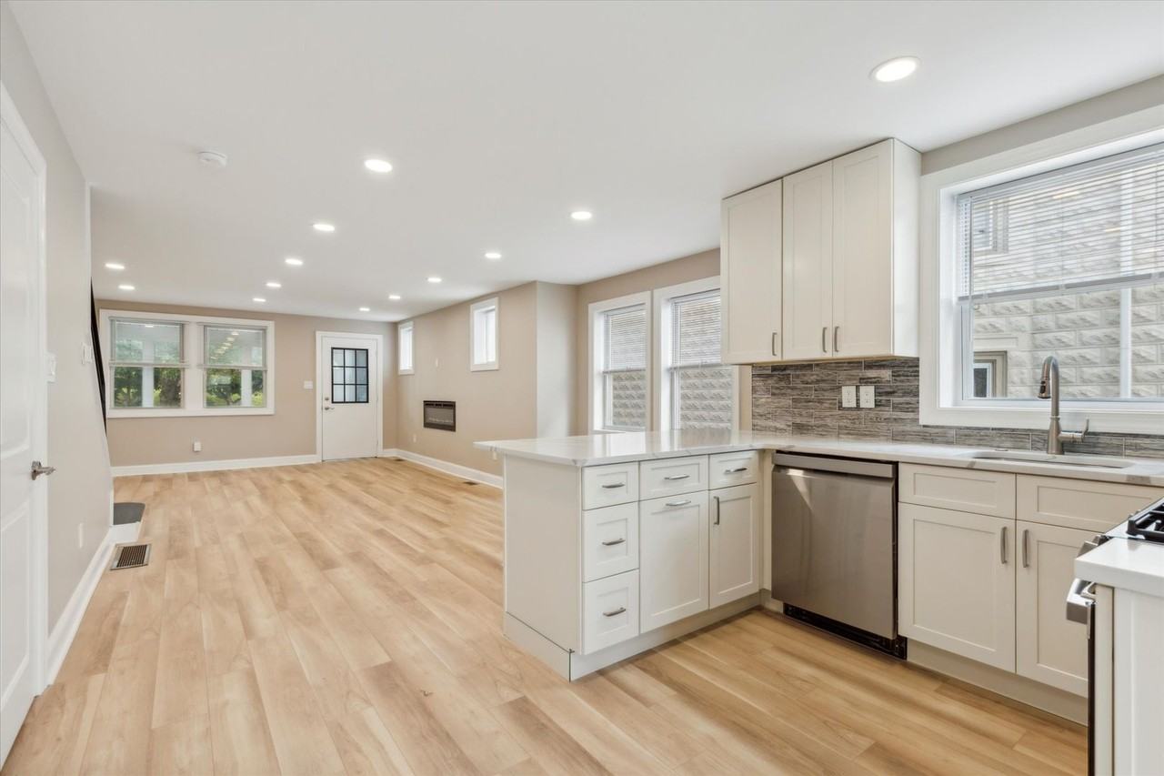 327 E 10th Ave - Photo 3 of 13