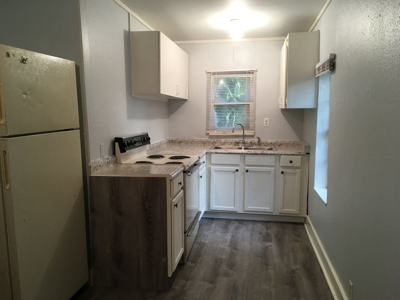 1225 17th St W - Photo 3 of 10