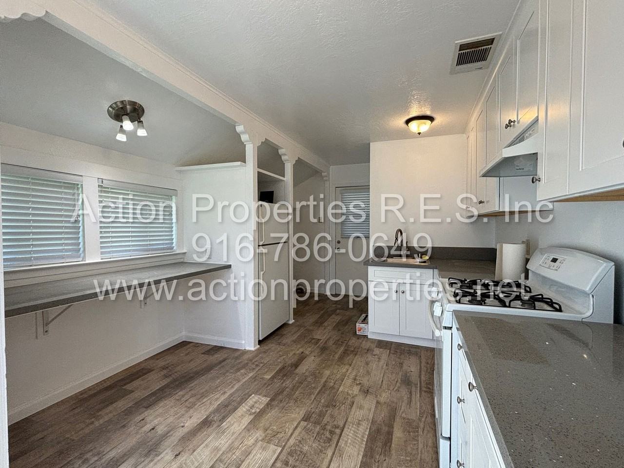 123 1/2 Willow Ave - Photo 3 of 8