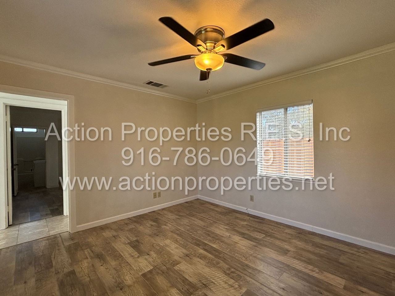 123 1/2 Willow Ave - Photo 2 of 8