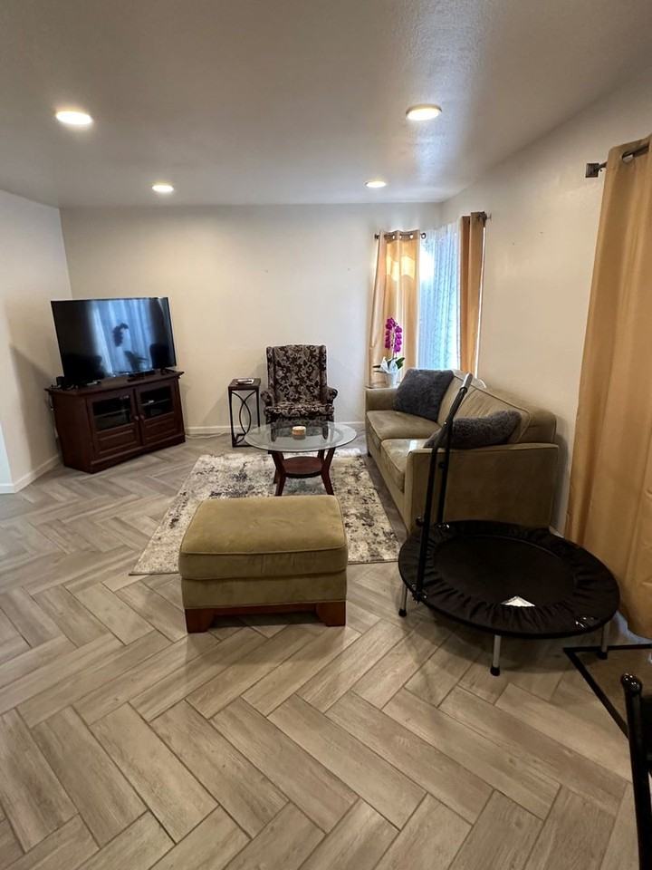 1678 Seattle Slew Way - Photo 4 of 40