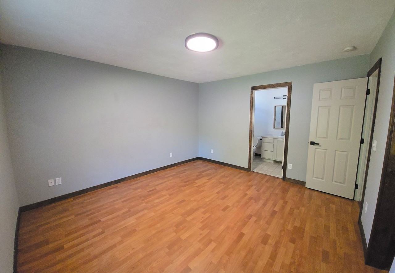 8639 W Colorado St - Photo 4 of 11