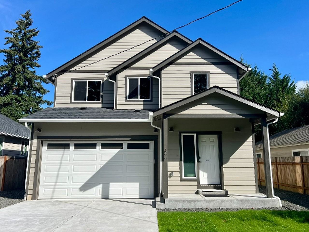 1620 Tullis St Ne - Photo 2 of 32