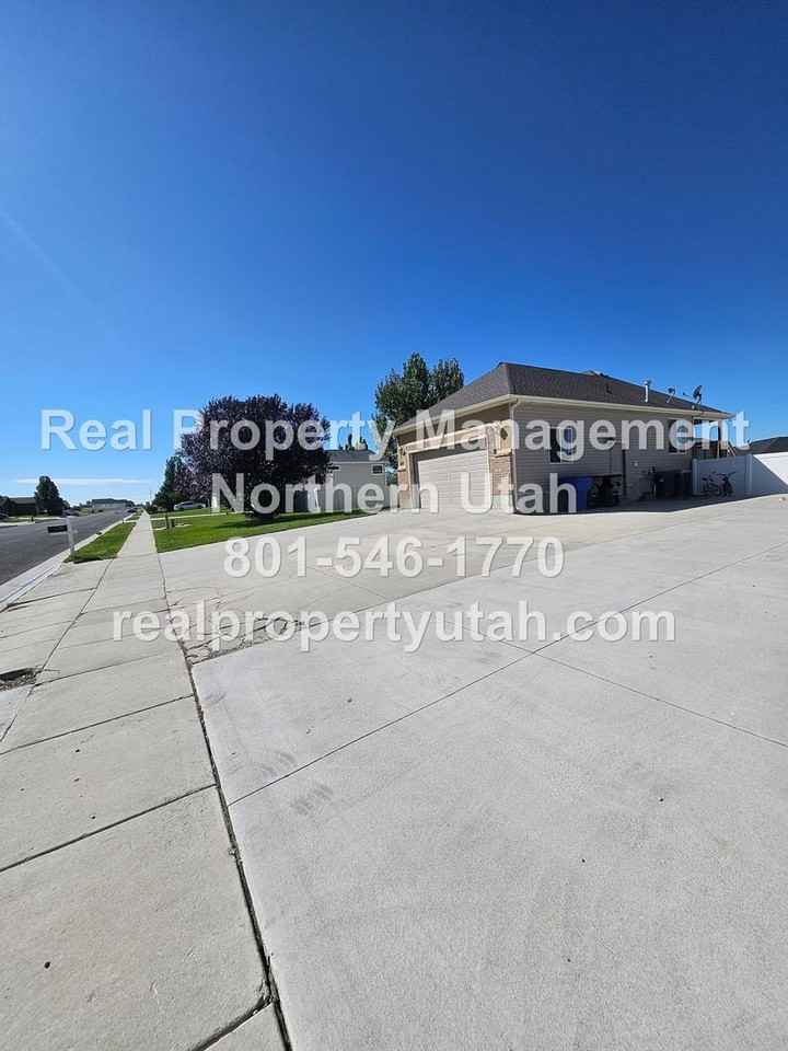 1437 N 3775 W - Photo 2 of 31