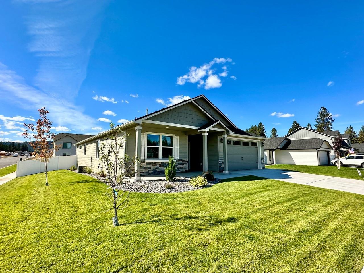 16213 N Hadley Loop - Photo 2 of 26