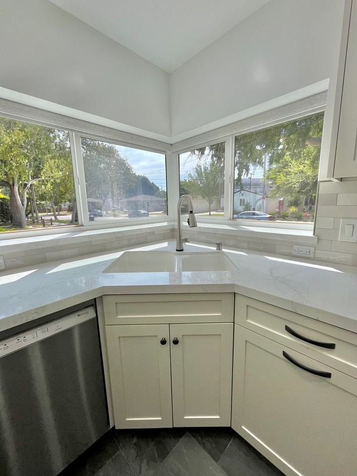 5541 W 142nd St - Photo 3 of 26