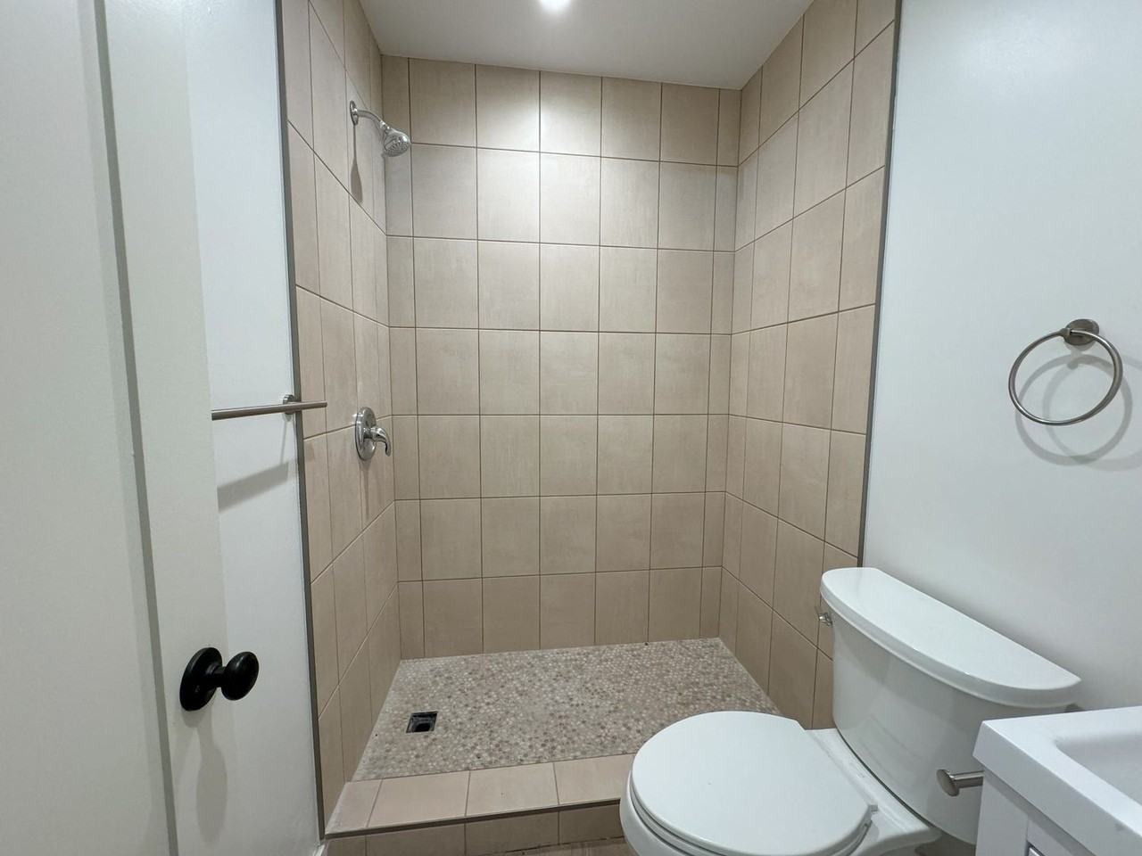 321 E St - Photo 3 of 4