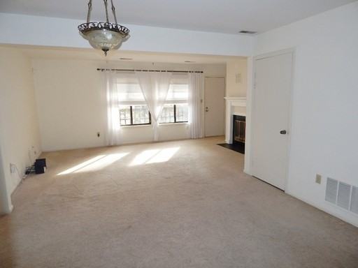 229 Mill Point Dr - Photo 2 of 23