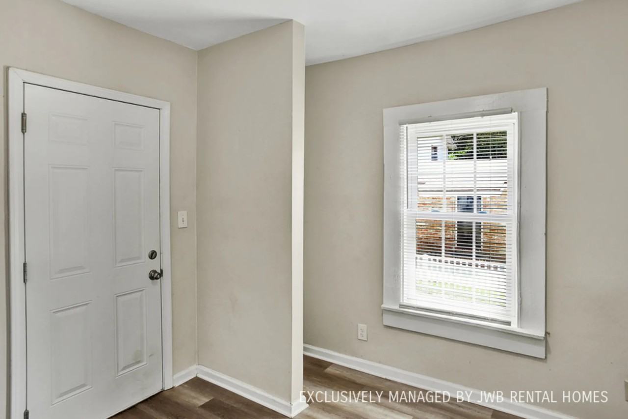 1265 W 31st St - Photo 3 of 8