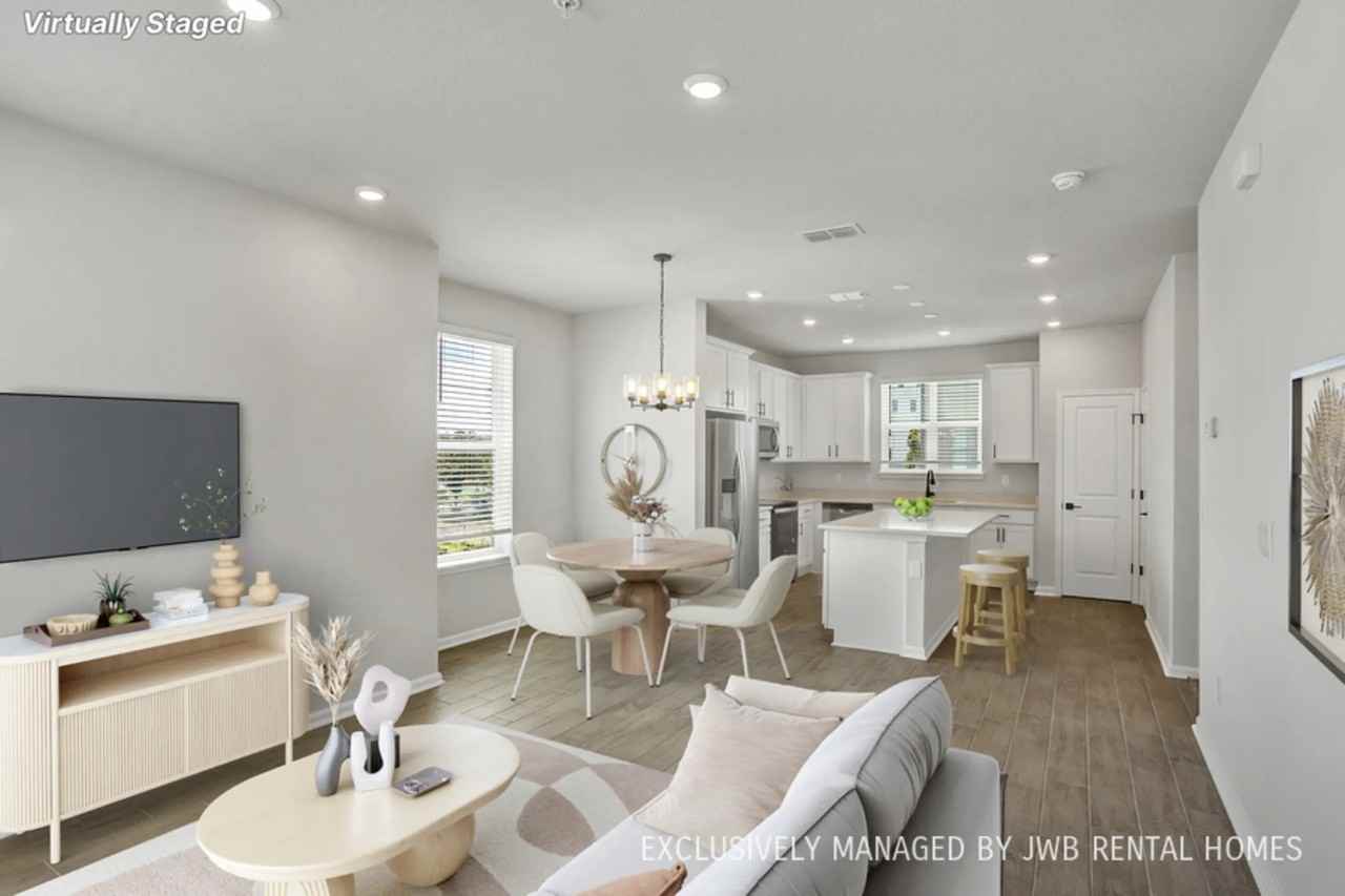 1085 Porter St - Photo 3 of 13