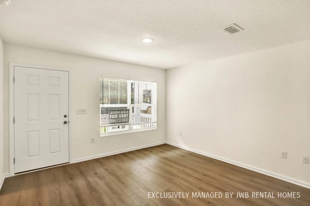 2523 Teal St - Photo 2 of 8