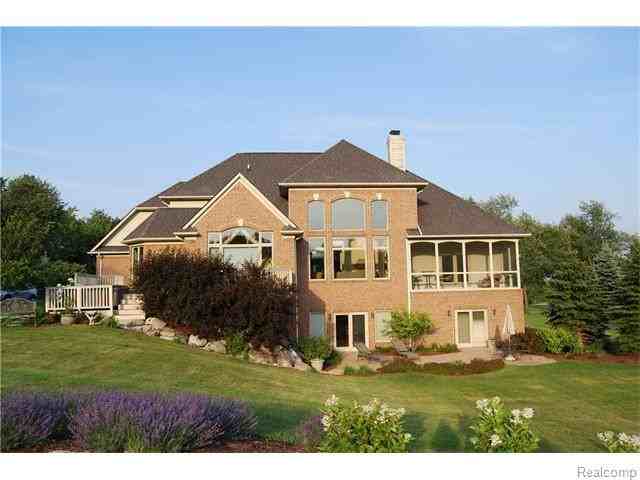 958 Hemlock Dr - Photo 2 of 19