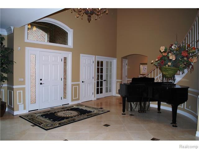 958 Hemlock Dr - Photo 3 of 19