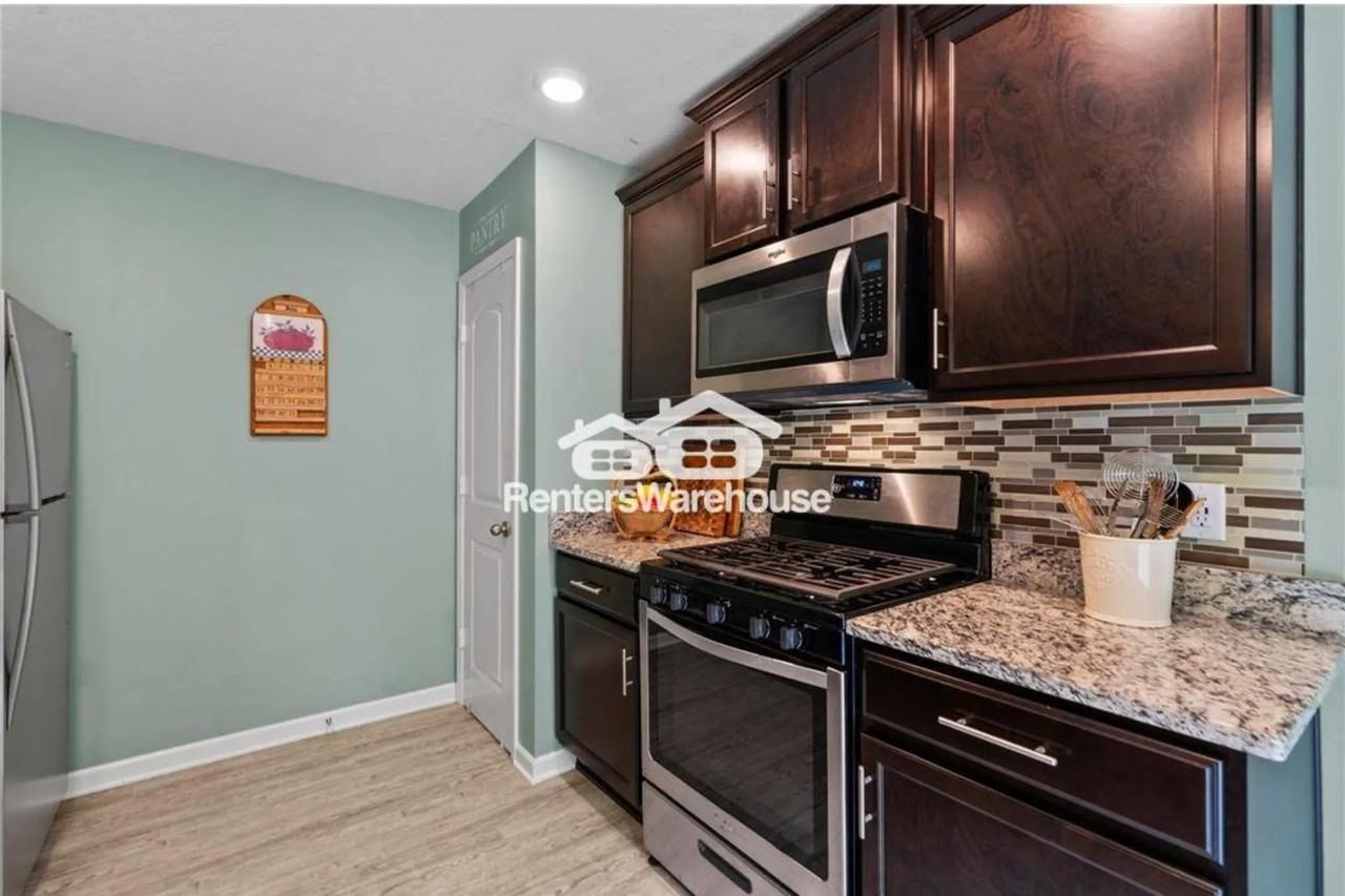 995 Fox Ave - Photo 3 of 30