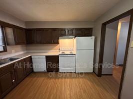 featured image of 621 W Meadowview Dr #3