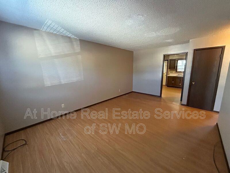 621 W Meadowview Dr #3 - Photo 2 of 8