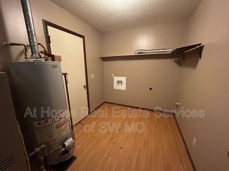 621 W Meadowview Dr #3 - Photo 4 of 8