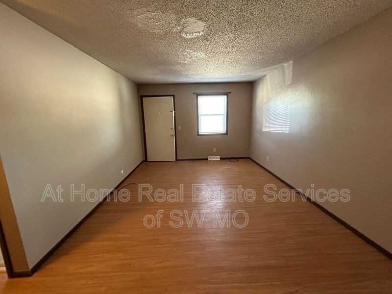 621 W Meadowview Dr #3 - Photo 5 of 8