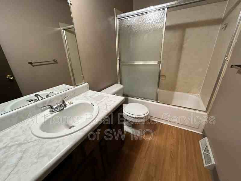 621 W Meadowview Dr #3 - Photo 7 of 8