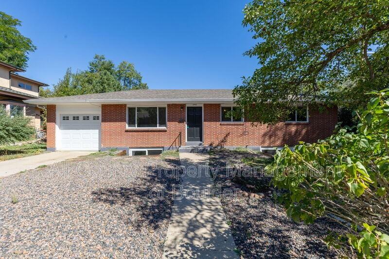 2905 Dover Dr - Photo 2 of 22