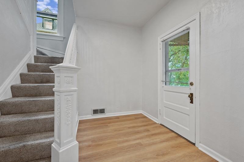 306 Marie Ave - Photo 6 of 21