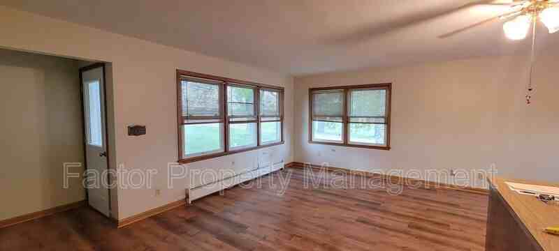 53651 188th St - Photo 3 of 20