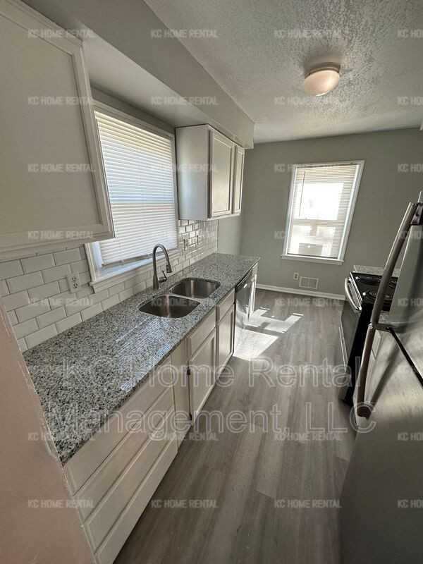 3511 E 58th Ter - Photo 2 of 35