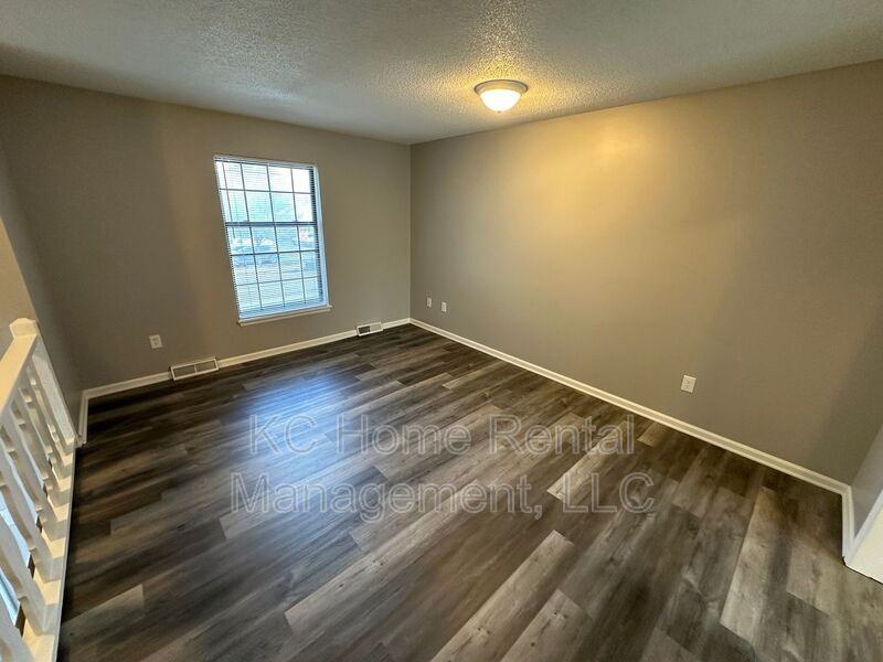 1441 E Haven Ln - Photo 3 of 35