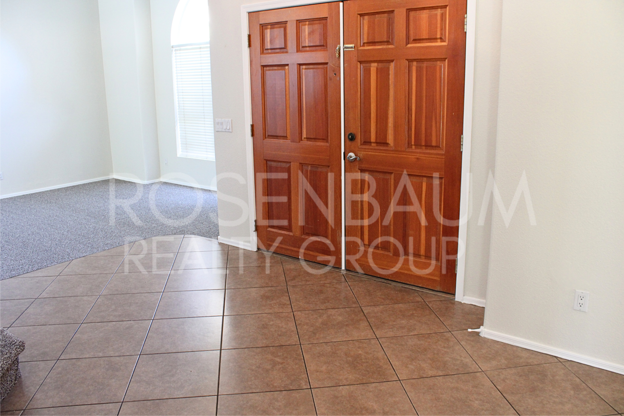 4632 E Harwell St - Photo 3 of 32