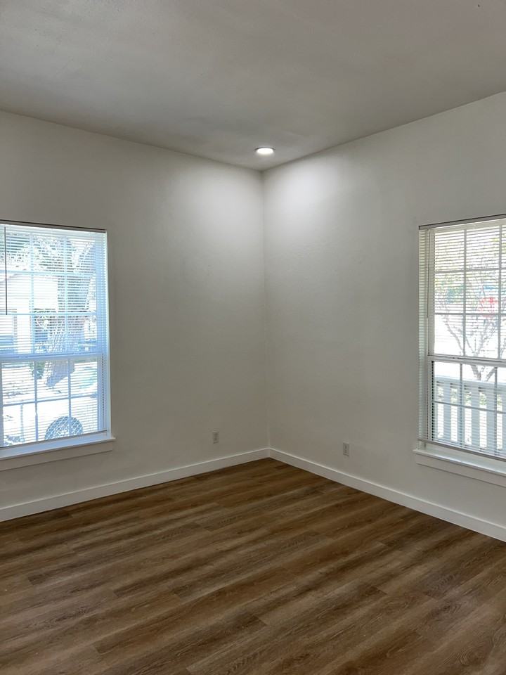 302 Topeka Blvd - Photo 5 of 22