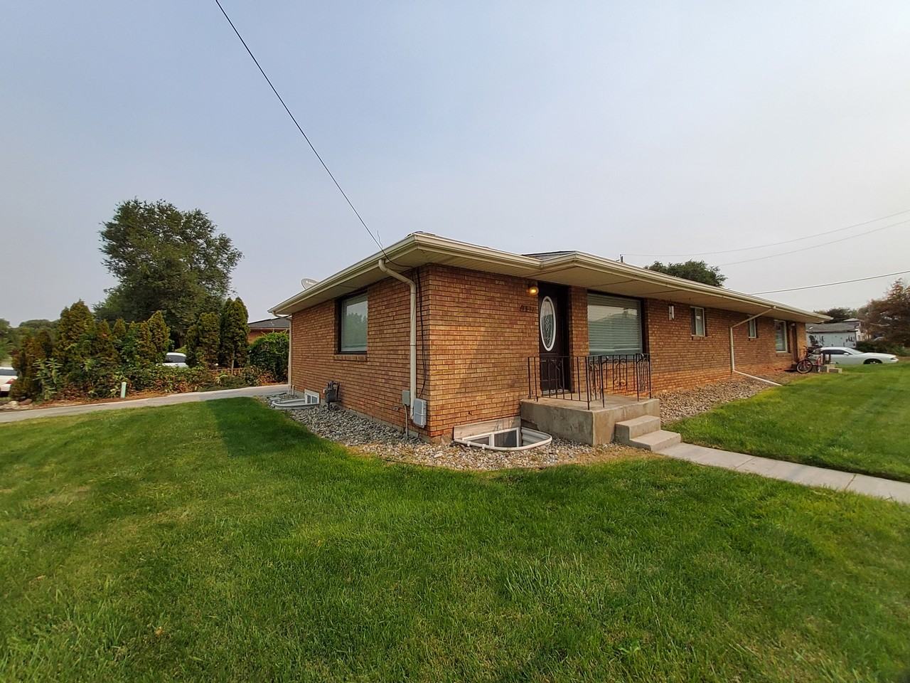 1831 Elizabeth Blvd - Photo 2 of 3