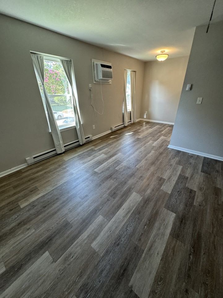 1004 W 37Th St - Photo 2 of 6