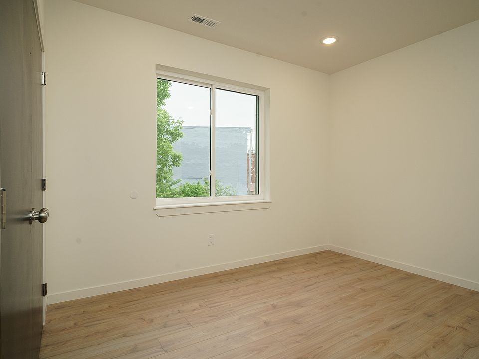 2733 N Front St - Photo 2 of 28